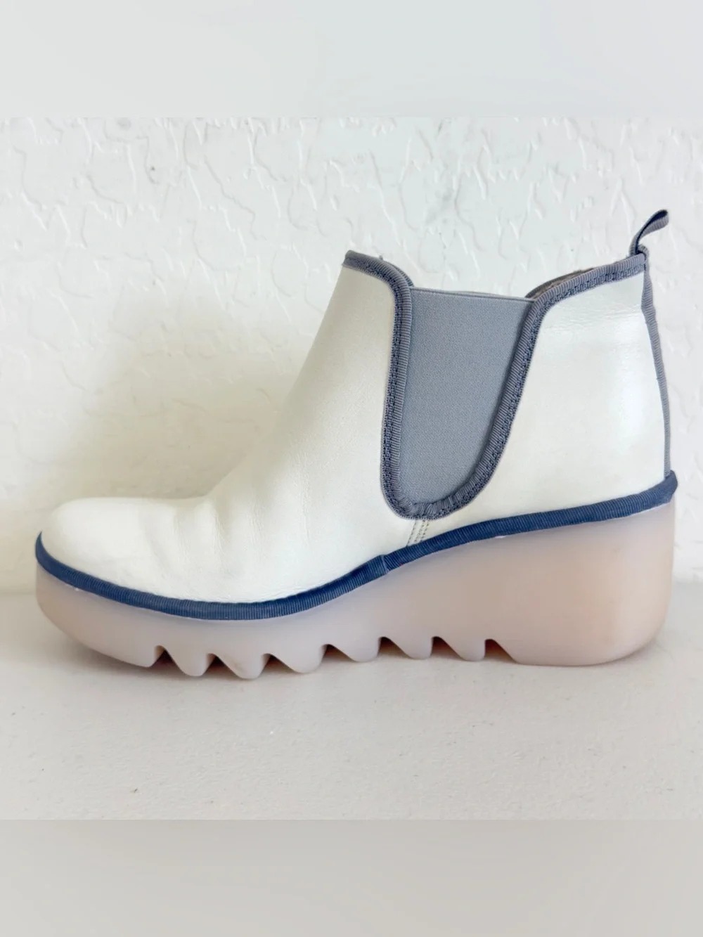 Fly London Byne Chelsea Boots in white leather Size EU 38 US 7.5/8